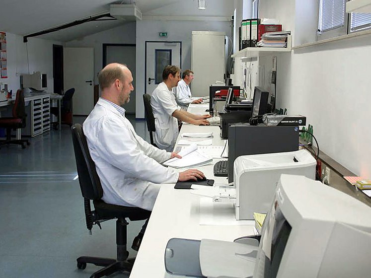 Arbeitsvorbereitung mit CAD/CAM-Arbeitsplätzen bei Hotoprint