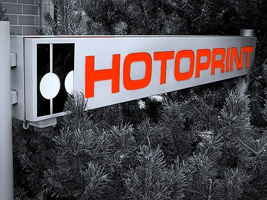 Hotoprint-Firmenschild am Standort Lamspringe
